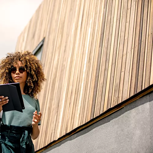 Woman wearing HOYA photochromic lenses outdoors