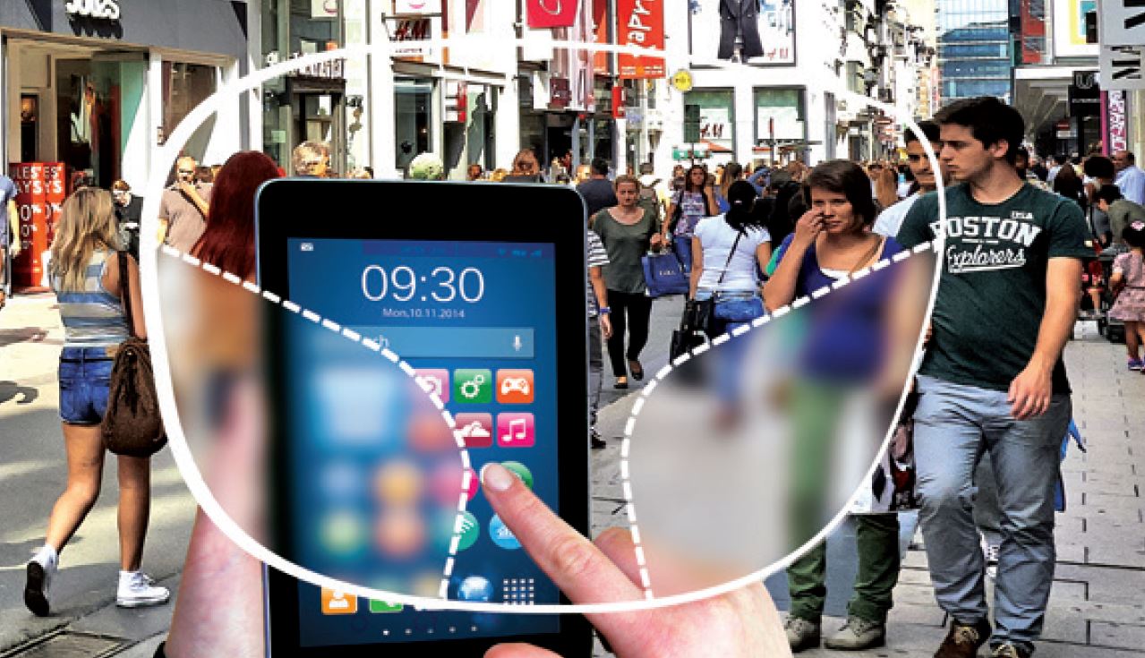 Preview of dynamic premium lenses while user is on tablet